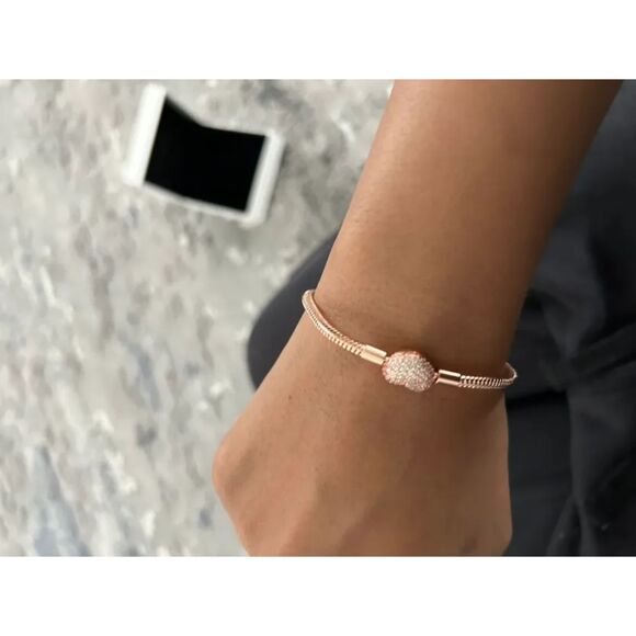 Pandora Moments Sparkling Rose-Gold Heart Charm Bracelet | 19 cm - Picture 2 of 8